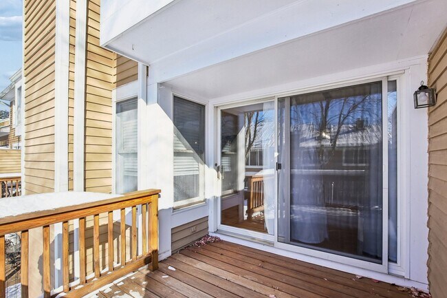 Building Photo - 13 Eton Ct