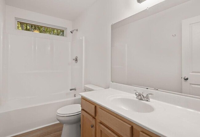 Building Photo - 403 W 33rd Ave