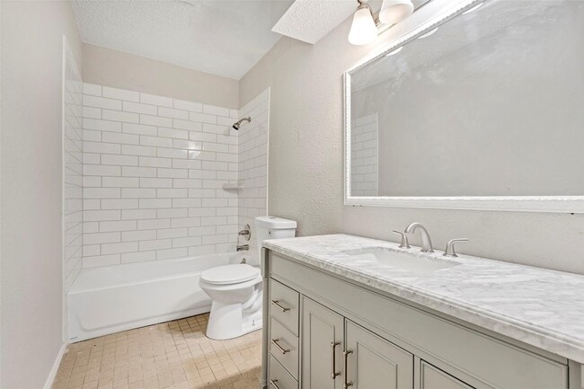 Building Photo - 8002 Beechnut St