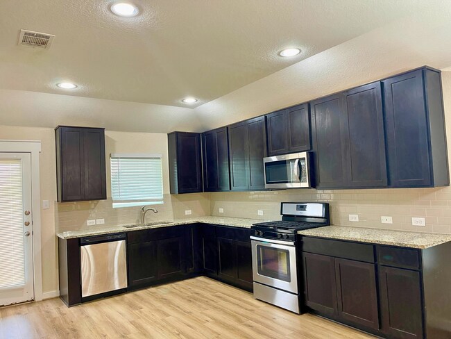Building Photo - Modern 3 Bedroom Home with Office and Covered Patio in Marion