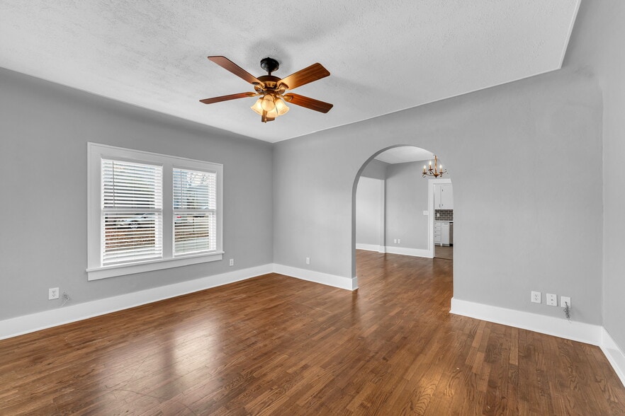 Building Photo - 811 N Lindell Ave