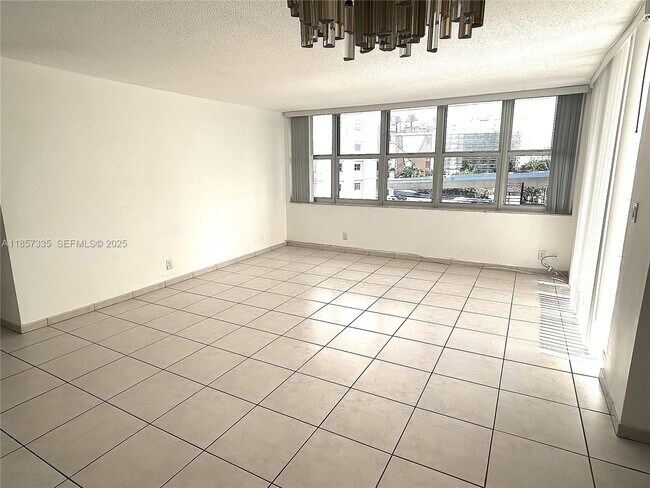 Building Photo - 1825 S Ocean Dr