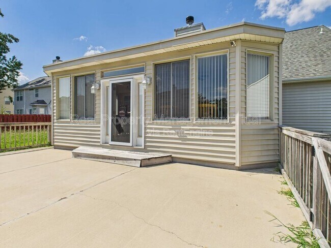 Building Photo - 1116 Fern Ln