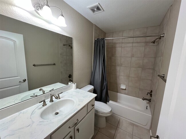 Building Photo - 9311 E Lakeside Dr