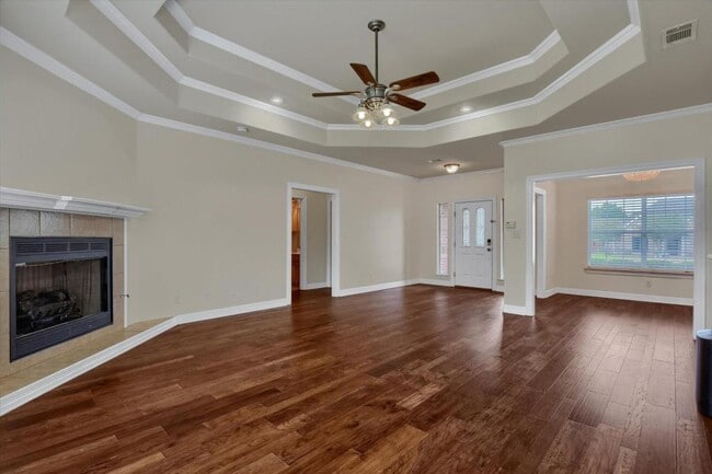 Building Photo - 629 Clay Ln
