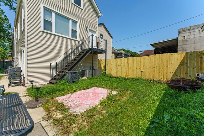 Building Photo - 2843 S Troy St