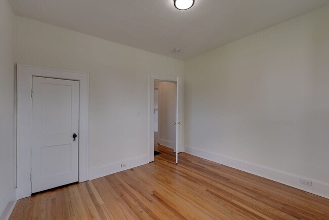 Building Photo - Newly renovated 2bed/1bath