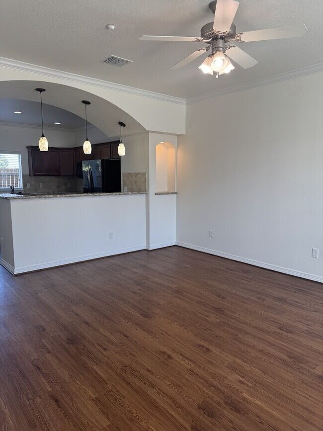 Building Photo - 4 Bedrooms and 4.5 baths in College Station