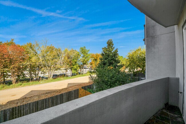 Building Photo - 2911 Chartres St