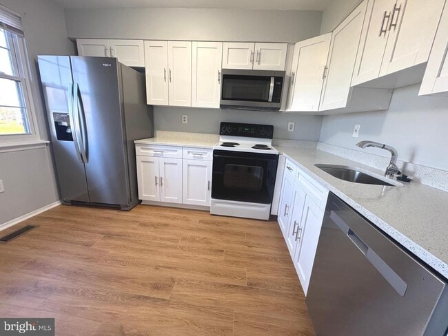 Building Photo - 17 Holland Hill Ct