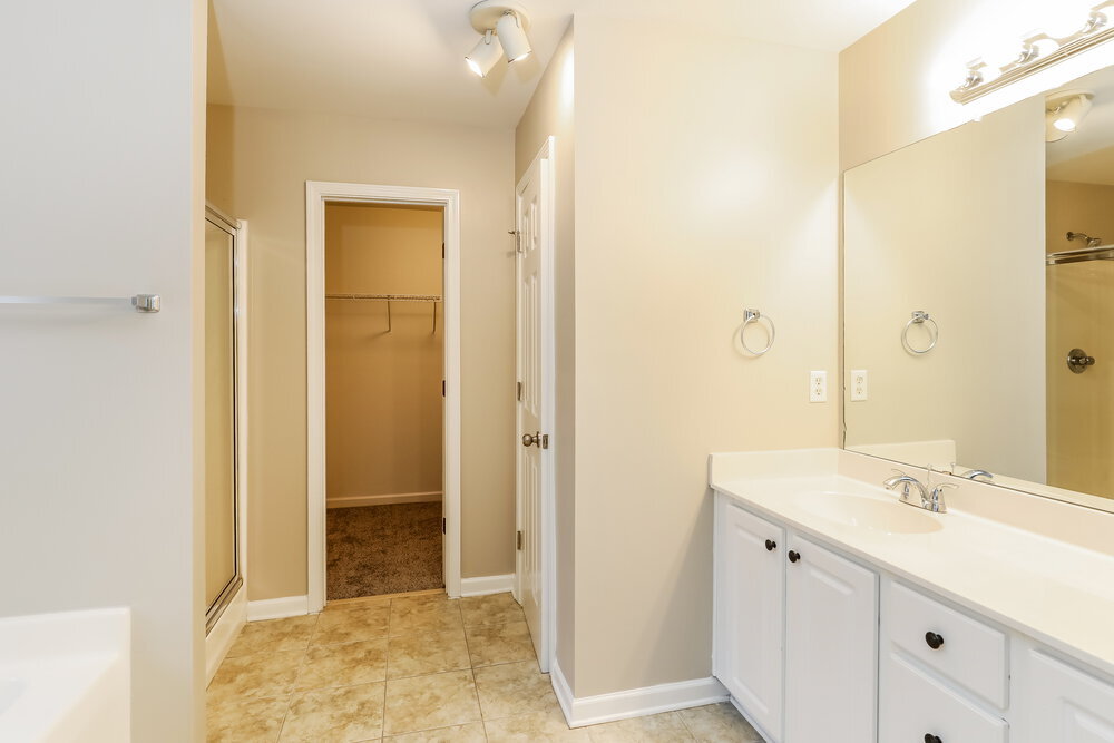 Building Photo - 85 Lakeshore Pkwy