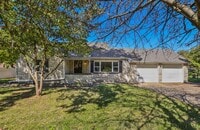 Building Photo - Adorable 4 bedroom | 2 bathroom | 2 car ga...