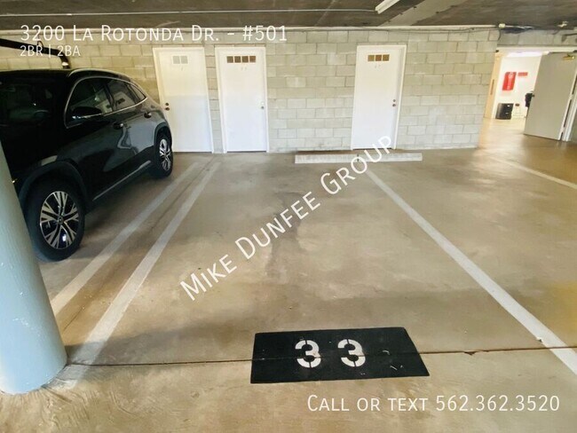 Building Photo - 3200 La Rotonda Dr