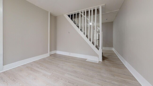 Building Photo - Updated 2-Bedroom Home with Bonus Room