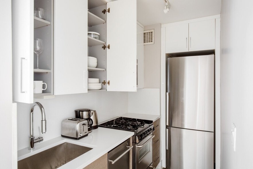 Building Photo - 30 Park Ave