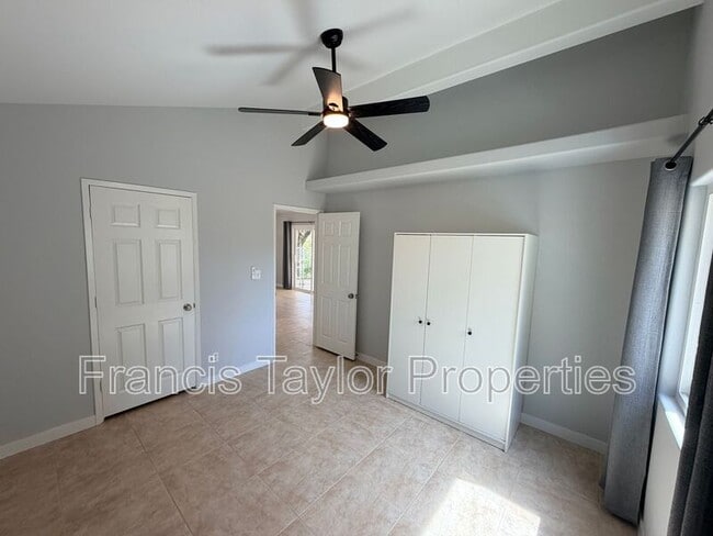 Building Photo - 13755 Vía Encantado