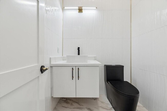 Building Photo - 5513 Pagewood Ln