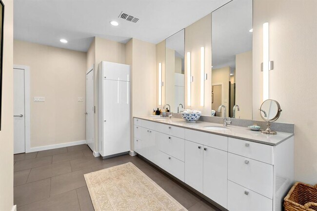 Building Photo - 3718 Bridle Path