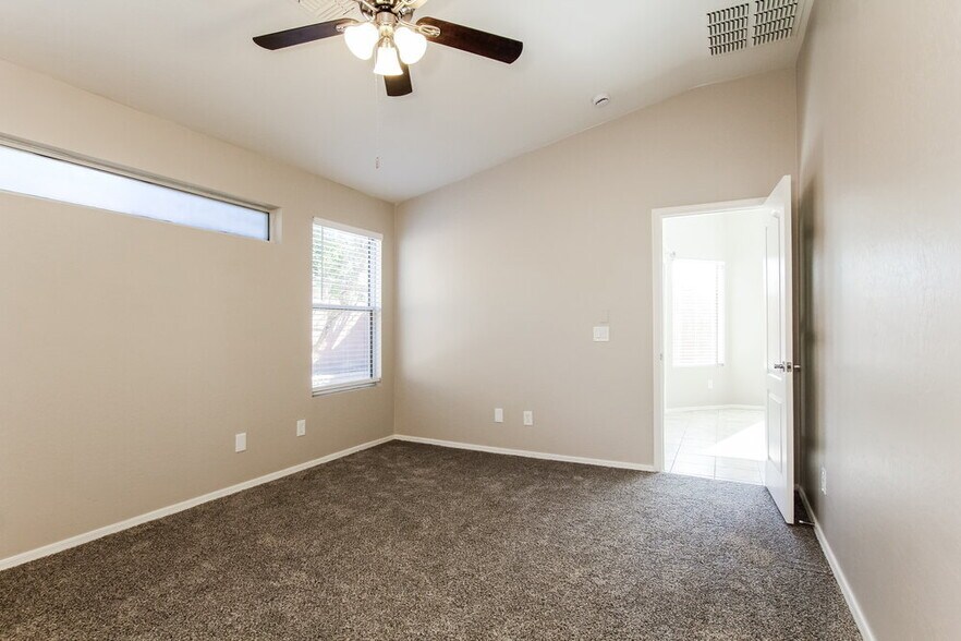 Building Photo - 2125 E Danbury Rd