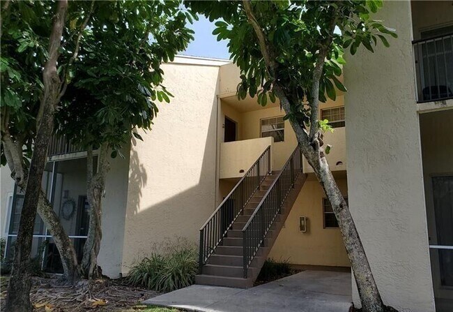 Building Photo - 611 Cypress Lake Blvd