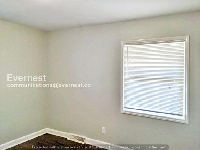 Building Photo - 4 Bed/1.5 Bath Home with Off-Street Parking / Pet-Friendly / Vouchers Accepted / Available Now!