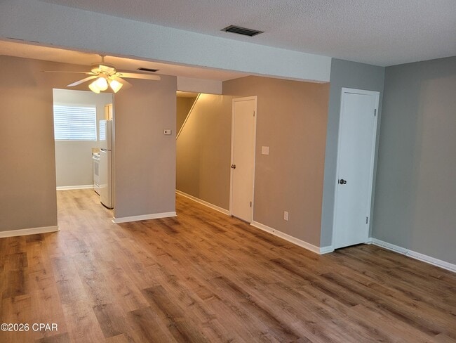 Building Photo - 1202 Drake Ave