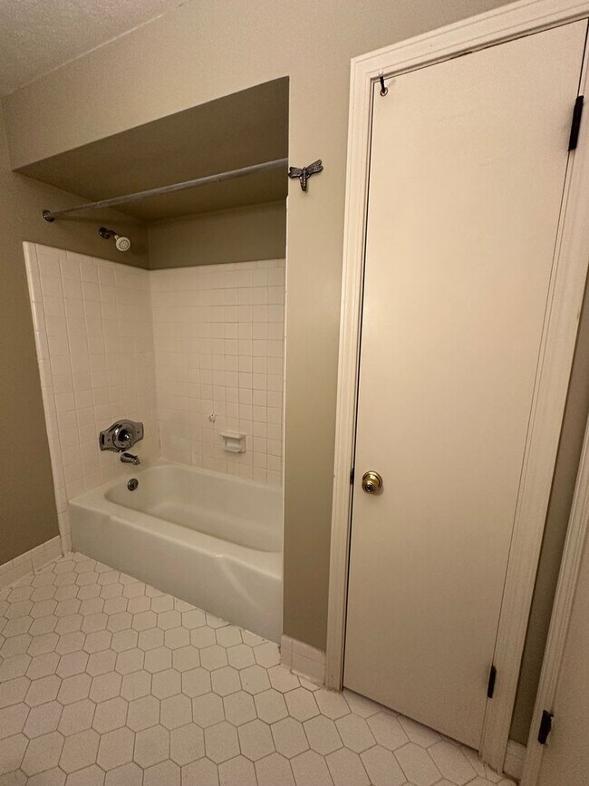 Building Photo - 3BR/3BA Home for Rent in J-town with Two Gar Garage and Large Deck!