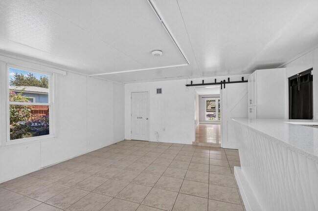 Building Photo - 907 Wright Dr