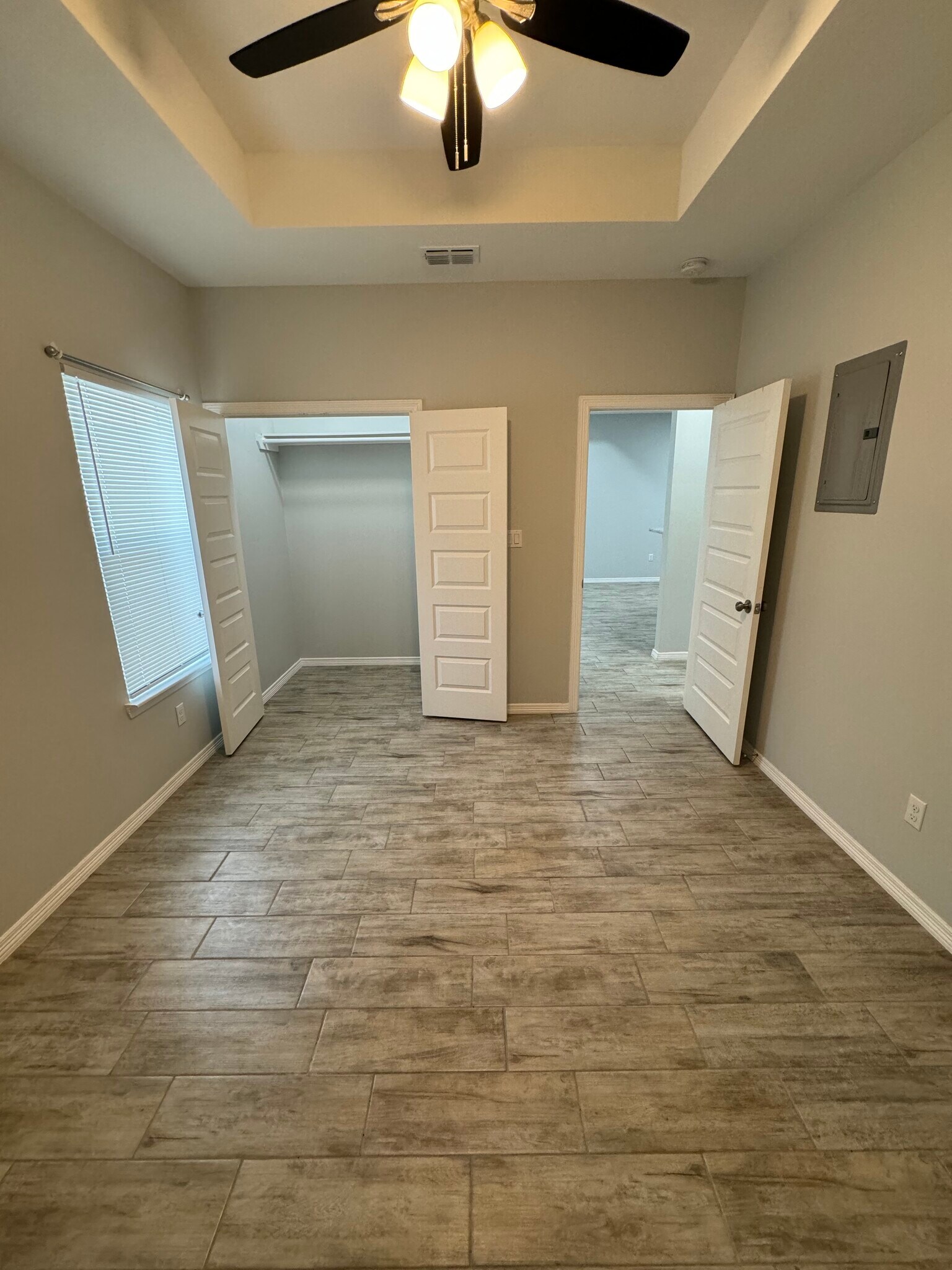 Building Photo - 1401 W Heritage Dr