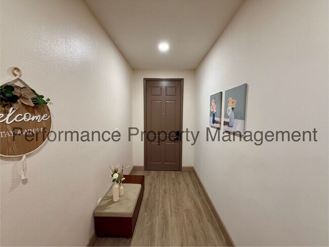 Building Photo - 6107 Shasta Daisy Way