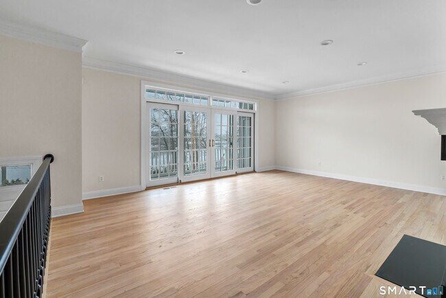 Building Photo - 665 River Rd