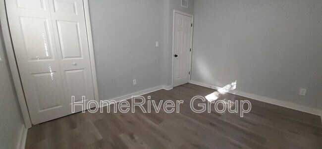 Building Photo - 6110 Perrine Dr