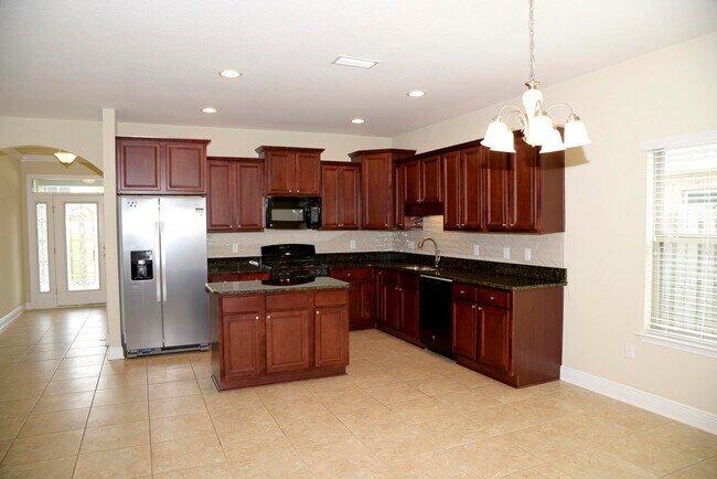 Building Photo - 289 Dickens Dr