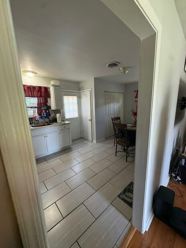 Building Photo - 4713 Craddock Ave