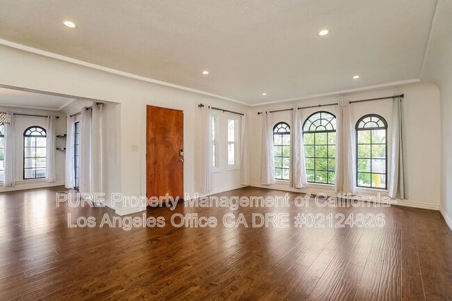 Building Photo - 5049 Pickford St