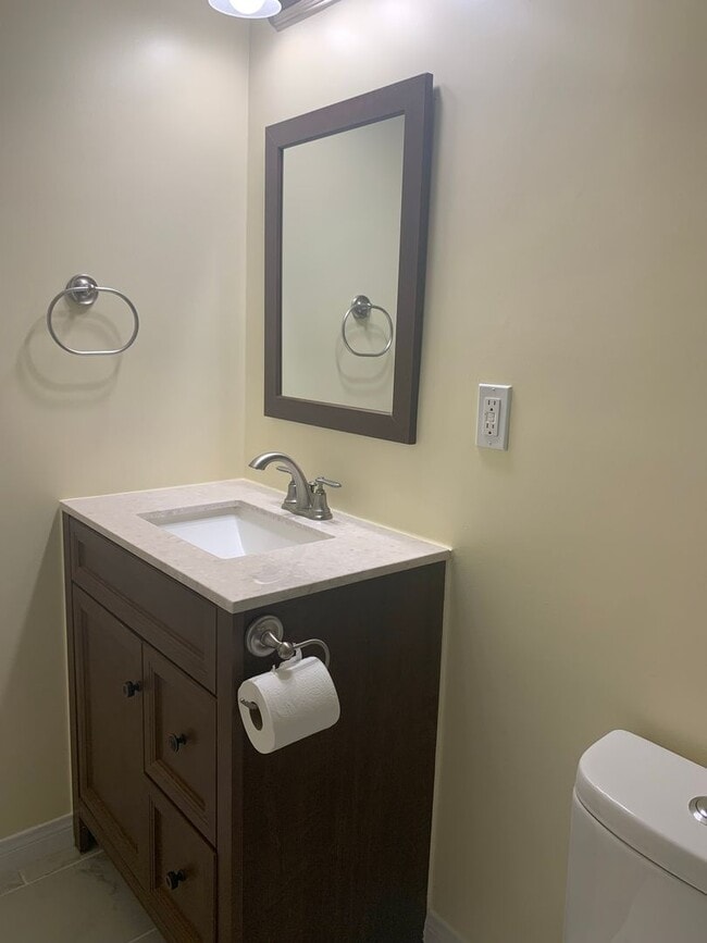 Building Photo - Gorgeous Two Story /Five Bedrooms in Burbank With Fantastic Views!!!