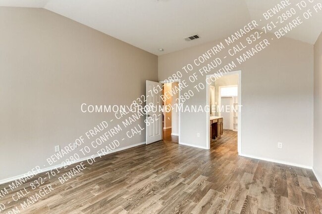 Building Photo - 815 Hickory St