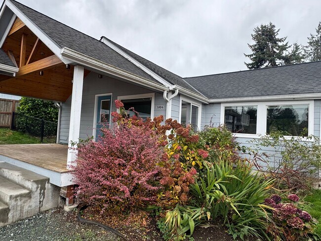 Building Photo - Jasmines Q