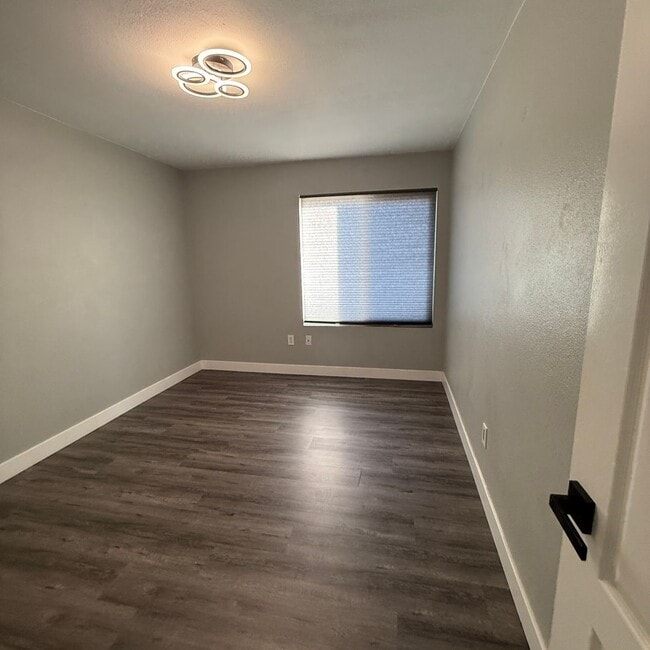 Building Photo - Stunning 2 bedroom, 1.5 bathrooms, 2 story townhouse for rent in Allure Condos in Serra Mesa!