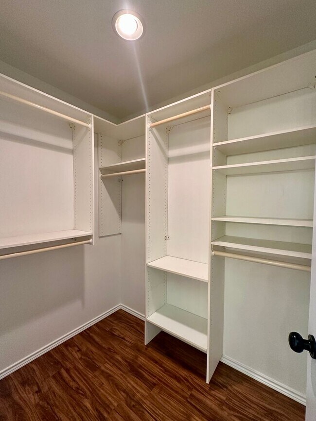 Building Photo - Large Three Bedroom Home in the Cinnamonwood Estates