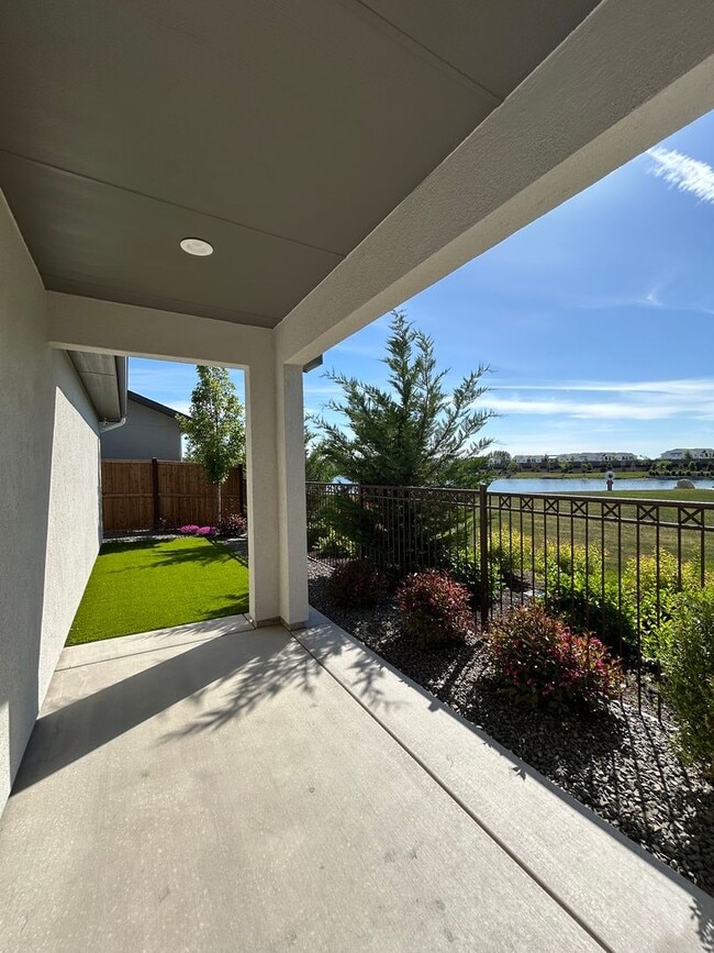 Building Photo - 6 months lease//Riverstone: Gated Community, Pond Access in BackYard, Patio Home, with all of the...