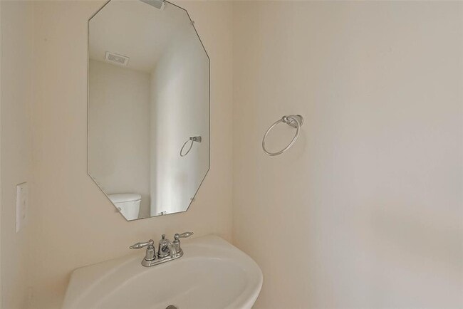 Building Photo - 22 Wickerdale Pl