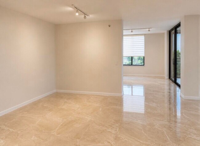 Building Photo - 7568 Regency Lake Dr