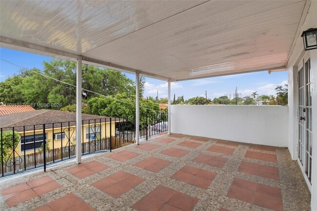 Building Photo - 3210 SW 26th St