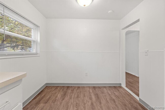 Building Photo - 13263 Frazho Rd