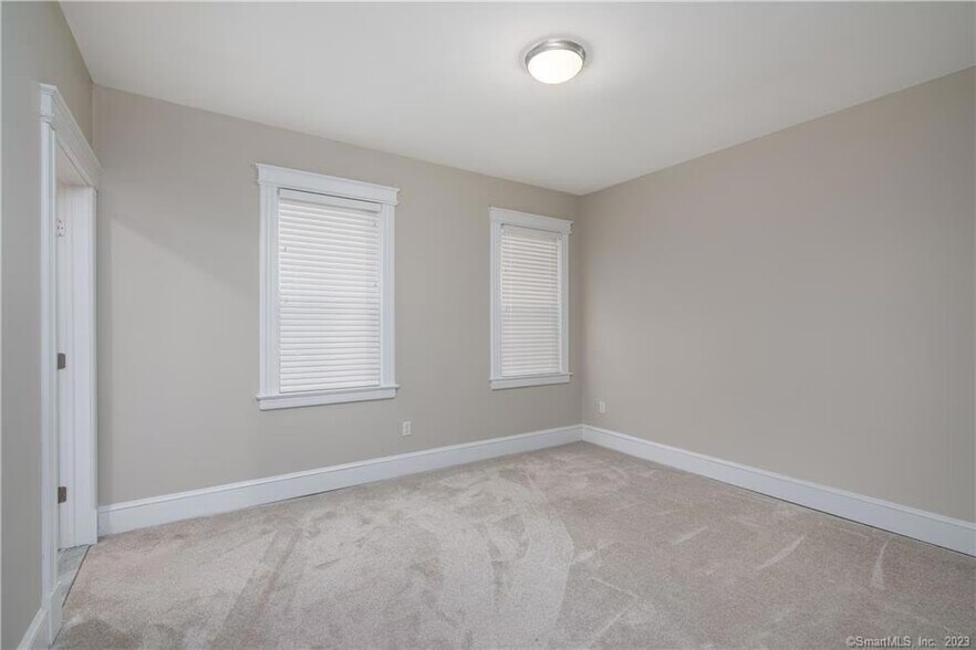 Building Photo - 117 Sigourney St