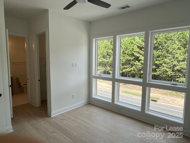 Building Photo - 19546 Greentree Way