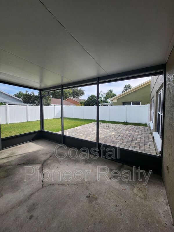 Building Photo - 10121 Sea spray Pl