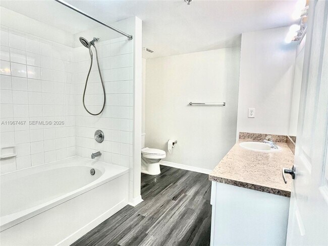 Building Photo - 100 SW 117th Terrace