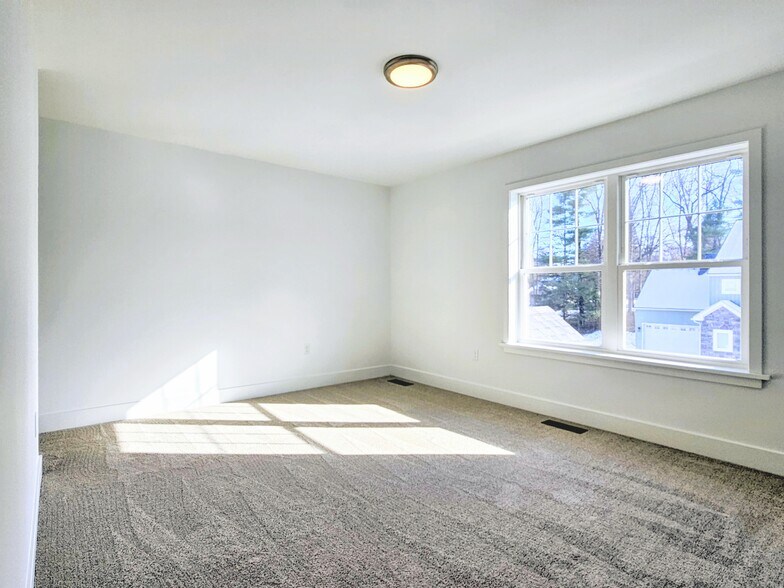 Building Photo - 398 Hensley St